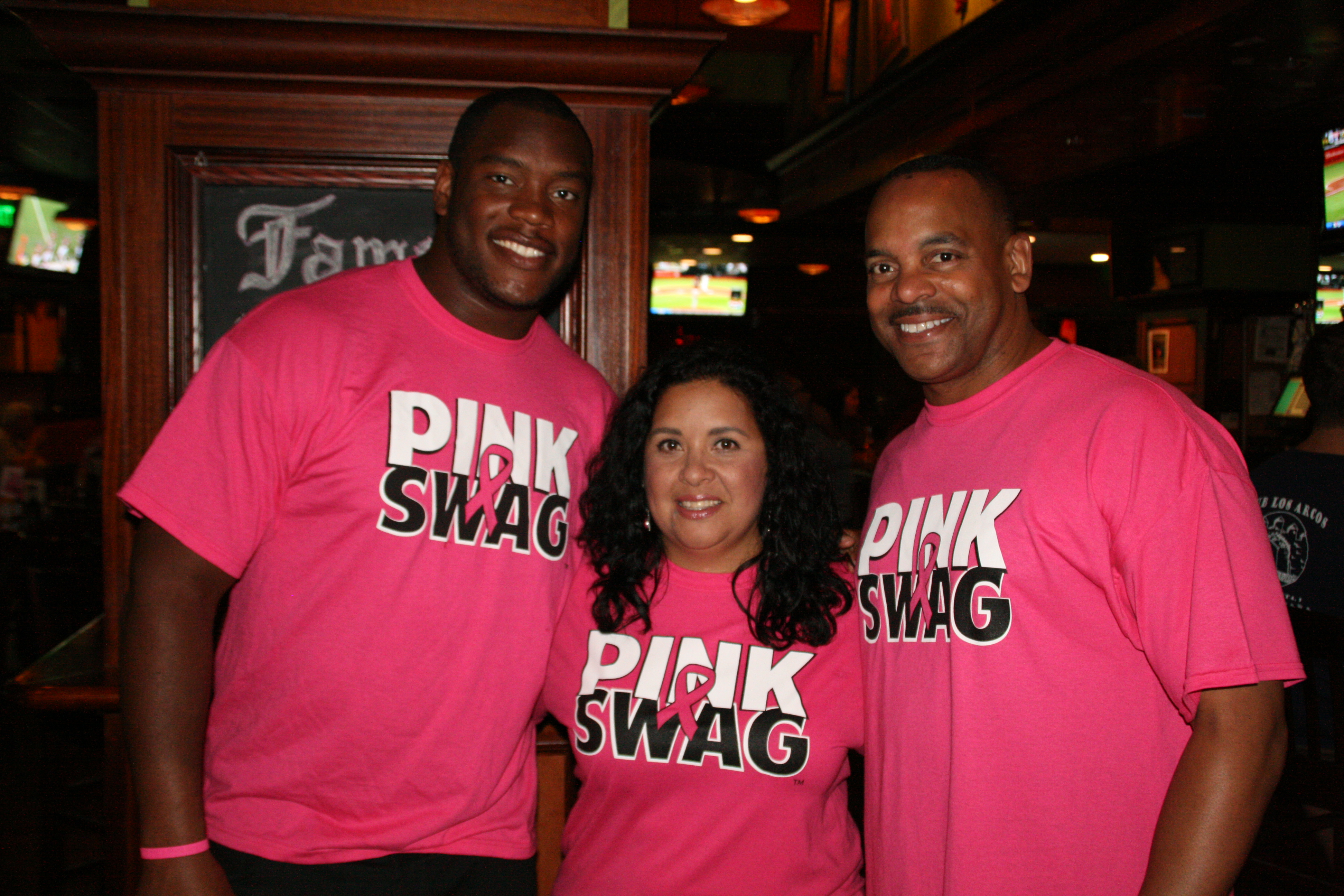 Ysabel between two Pink Swag supporters